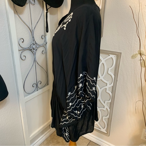 Westbound black with white embroidered design and butterfly wings arms. Size 3X - Picture 4 of 11